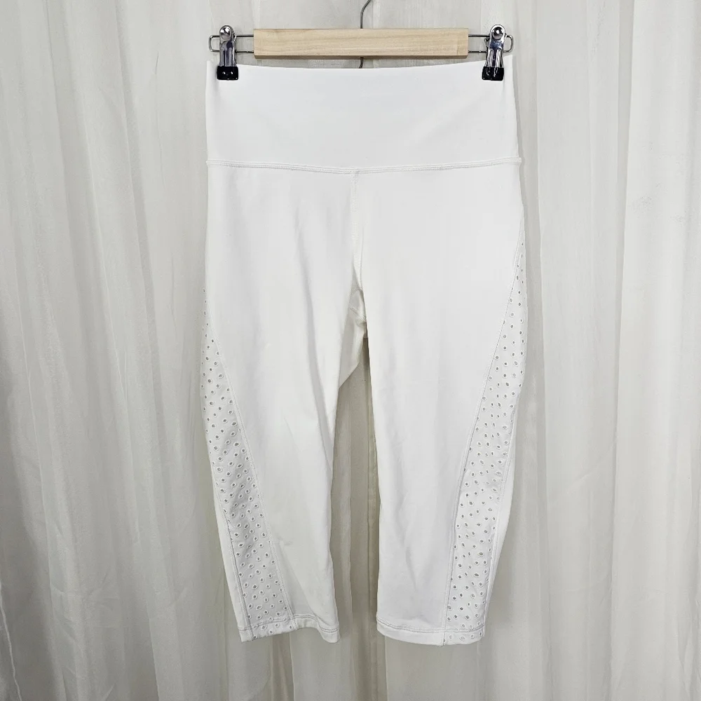 Lululemon Athletica White Ornate Crop 17